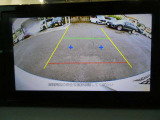 ギアを『R』に入れると、ディスプレイオーディオ画面に後方の映像を映してくれるので、駐車がし易くなります。