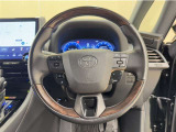 ステアリングスイッチ搭載!手を離さずに手元のスイッチでさまざまな操作が可能。運転中、視線をそらさなくても操作ができて安全です!