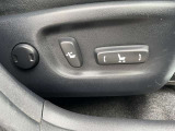 運転席は電動で前後調整とリクライニングが出来ます。