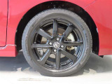 純正のアルミホイール装着車です。タイヤサイズは185/55R16です。