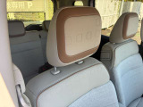 運転席・助手席のヘッドレストはルークスらしいお洒落なデザインになっています。