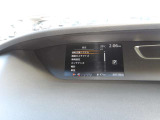 見やすいメーター類  左側のディスプレイには映像や車両情報等を表示 (車両装備のON/OFFも出来ます)