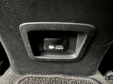 後席の足元にAC100V電源!
