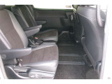 ゆとりある広々とした車内空間は、ドライブを始め買い物やレジャーなど、幅広く活躍します。一人でもみんなとでもお出かけを楽しみましょう!
