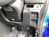 左側に高速で便利なETCがあり、横滑りを防ぐVSAなどのスイッチは、運転席の右側、手の届きやすい位置にあります。