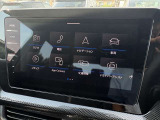 「ディスカバープロ」。高い操作性に加え、ワイヤレスApp-Connectに対応でスマートフォン連携もスムーズ。ナビや各種車両設定機能を快適に操作できます。