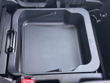 助手席シート下にも収納ありますよ☆