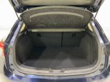 ラゲッジルーム内の凹凸をなくす事でスッキリした広がりを造りだし、荷物がスムーズに出し入れできる気持ちよさ、使い易さを実現!