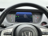 マルチインフォメーションディスプレイです。燃費や走行距離が分かり、半ドアなど車に異常がある際に警告してくれます。