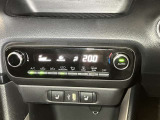 オートエアコンの温度設定等の操作スイッチです。外の天気や気温に合わせて車内を自分に合った温度設定にすることが出来るので快適なドライブが楽しめますよ!!