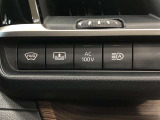 《アダプティブハイビームシステム》ハイビームとロービームを自動で切り替えするだけでなく、先行車や対向車に光が当たらないよう、部分的に遮光する機能も付いています。ハイビーム走行の頻度がより向上します。