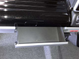 インパネミドルボックスを引き出した状態です。