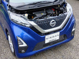 納車以降、お車のメンテナンスは自宅近所の日産サービス拠点にて承ります。専門の教育を受けたサービスフロント&メカニックが無料1ヶ月点検から法定/車検整備、万一の故障・不具合の修理まで全て担当いたします。