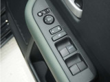 ◆パワーウィンドウスイッチ◆運転席から全席の窓の開閉操作を行うことが出来いつでも換気ができます!