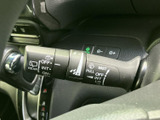 雨天時や視界不良時の運転をサポート。レバー操作で簡単にワイパーを切り替えられ、安全運転を確保します。