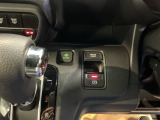 電子制御パーキングブレーキは指一本で簡単操作!!