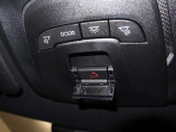 緊急時にオペレーターとつながれる機能で、状況に応じて警察や消防への連絡を代行してくれる機能でございます。この機能は別途料金を頂く可能性があります。詳細は是非スタッフまでご連絡をお願い致します。