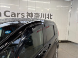 ドアミラーウインカーを装備!右左折や車線変更時に、周囲の車や歩行者からウインカーの点滅を確認しやすく、安全運転をサポート。デザイン面でもスタイリッシュな印象を与えてくれます。