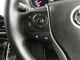 ステアリングスイッチ付き。前方から目を離すことなく操作することが可能です。