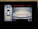 パノラミックビューモニターを装備。駐車場や交差点でクルマを真上から見るように周囲を確認できます。機能の詳細は販売店スタッフまでおたずねください。