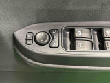 オート格納機能付きドアミラー キーフリーシステムのドア施錠に連動して自動的に格納!乗降時のミラー操作の手間が省けて便利です♪閉じ忘れを防げるほか、降車の直前まで後方の確認ができます!!
