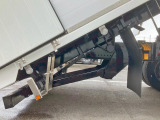 リアバンパーは可倒式です。