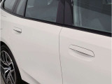 どっしりとしたバンパー下部のデザインはBMWの高級感を際立たせると共にスポーティーさを演出しております。