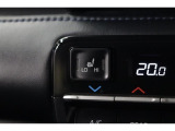 運転席と助手席には寒い日の肩や腰、冷えやすい下肢を温めてくれるシートヒーターが付いております!