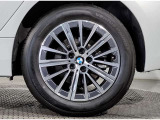 【BMWアロイホイル】軽量かつ強度に拘ったアロイホイル。走行性能ポテンシャルを引き出す設計。車の足元を引き締めてくれる大きなポイントはアロイホイルです。