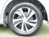 純正のアルミホイールが足元を飾ります!タイヤサイズは185/65R15になります。