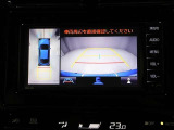 パノラミックビューモニターを装備。駐車場や交差点でクルマを真上から見るように周囲を確認できます。機能の詳細は販売店スタッフまでおたずねください。
