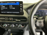【アクセサリーソケット(電源ソケット)】電源からケーブルをつなげば、スマートフォンなどの電子機器の充電などを行うことができます!ゲーム機器や、カメラの充電にも便利ですね。