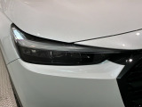 LEDヘッドライトは、点灯の瞬間から最大光量を発揮し、突然暗くなるトンネルなどでの安定感を高めます。