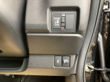 パワースライドドアの開閉はスマートキーのリモコンやドアノブは勿論、運転席側のスイッチ操作でも開閉ができ、安全・簡単です。