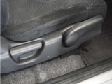 ◆シートハイトアジャスター◆運転席を上下に高さ調節ができます!運転ポジションを体格に合わせてシート調整できます。