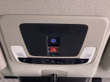 緊急通報ボタンは天井にあります。運転中の体調不良や、エアバッグの作動しない事故の際には押してください。
