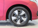 純正のスチールホイール+ホイールキャップ装着車です。