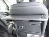 シートの背面以外にもUSB充電ポートがございます、是非現車を確認してみましょう