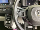 ステアリングの左側には、オーディオのスイッチが付いています