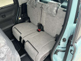 後部座席も十分な広さがあります!シートを倒せば荷物もさらに沢山積めますね♪