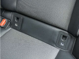 ◆ISOFIX◆シートベルトいらずでチャイルドシートと固定金具を連結するだけでガッチリ固定できます。
