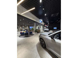 「ショールーム展示スペース」ゆったりとしたスペースを使いBMWの最新モデルを5台展示しております。