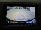 バックカメラの画像です。ガイドラインがスムースな車庫入れをサポートいたします。車庫入れの安心感がアップしますね。