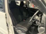 運転席まわりです。運転席からの視界が左右に広く隅々まではっきりと見渡せます!クルマの前端も把握しやすく安心して運転できます!