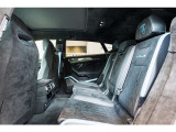 Seats in full Alcantara with Performante trim
