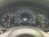 必要な情報をひと目で確認できる、見やすいメーターデザインです。運転操作に集中できる、機能的なレイアウトとなっています。
