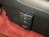 ETC(社外品)がついています。高速道路の料金所の通過も楽々です。カードの取り出しもしやすい場所についています。