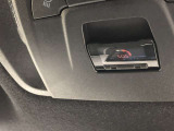 SOSボタンです。自動車の運転中、事故や急病時などの緊急事態が発生したときに、ヘルプネットを通じて外部に救助を手配するためのボタンです。