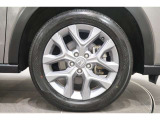 純正のアルミホイールが足元を飾ります!タイヤサイズは225/55R18 になります。