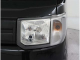 【LEDヘッドライト】装着車です! 夜間の暗い道でも、白く明るく前方を照らしてくれるので、安心して運転が出来そうですね♪